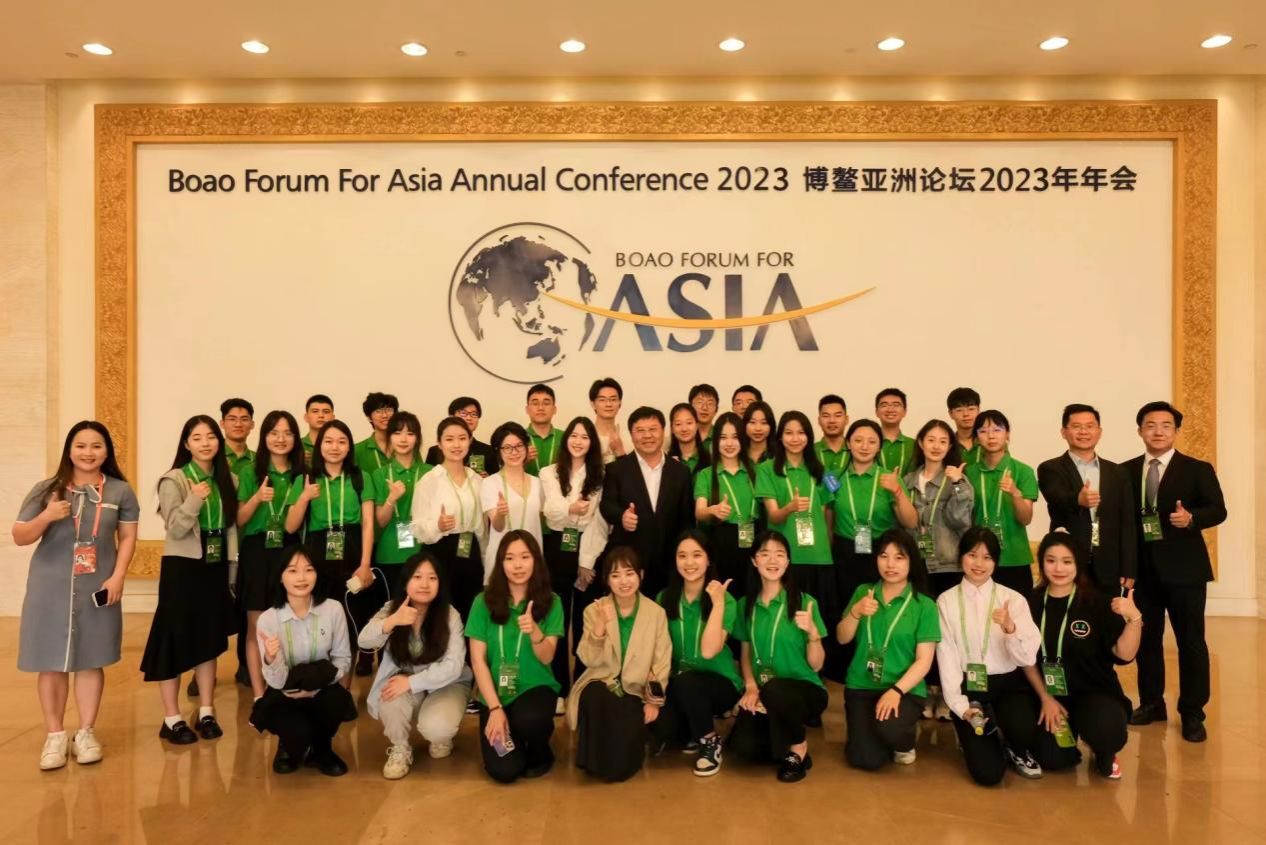 2023年3月，海南大学组织志愿者服务博鳌亚洲论坛